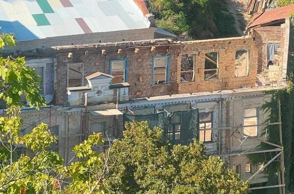 На Андріївському узвозі зруйнували інтер’єри будинку Якова Мощинського під час «реставрації» – Перов
