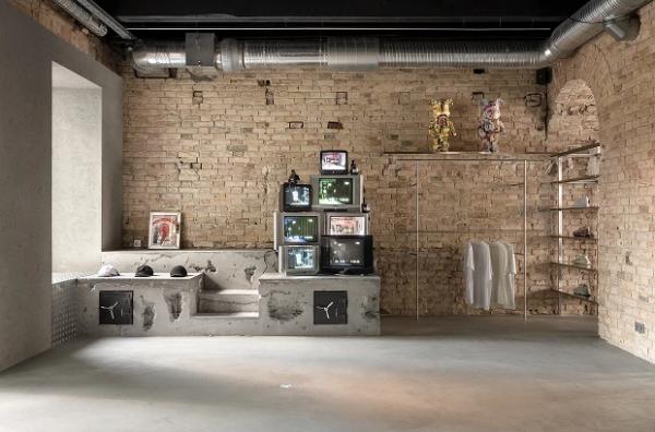 Шоурум Storage & Domaine 17 і ресторан «Стрічка». Це українські проєкти у лонглисті Dezeen Awards 2025