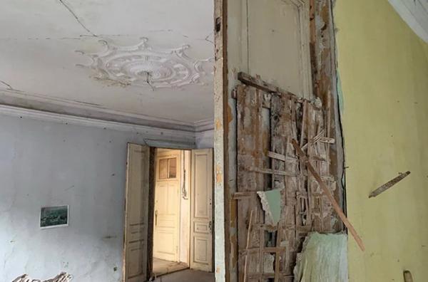 Будинок Мощинського на Андріївському узвозі продовжують руйнувати попри приписи КМДА – Перов