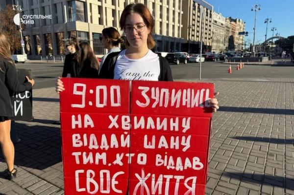 Хрещатик вперше перекрили під час загальнонаціональної хвилини мовчання