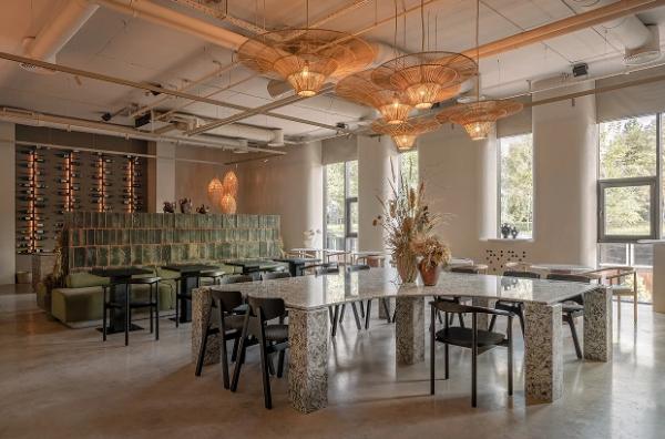 Шоурум Storage & Domaine 17 і ресторан «Стрічка». Це українські проєкти у лонглисті Dezeen Awards 2025