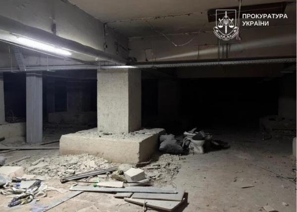 Сліди затоплення та грибок: підприємство через суд зобов'яжуть привести до ладу укриття на Сирці