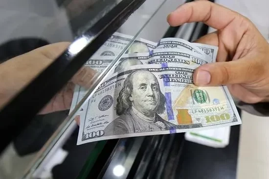 Національний банк України знизив офіційний курс долара до гривні на 2 копійки