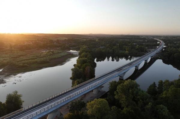 Це найдовший залізничний міст у Великій Британії довжиною 3,4 кілометра