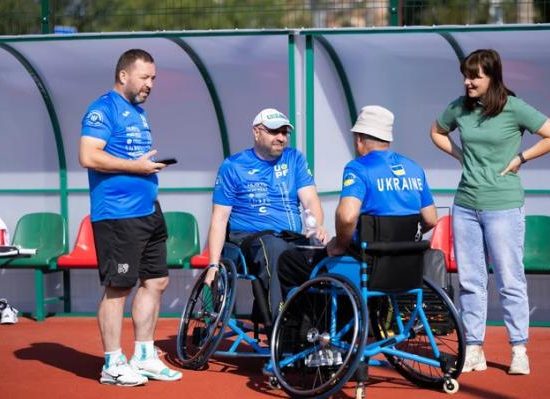 Перший в Україні повністю безбар’єрний спортивний простір відкрили у Києві. Тут ветерани проходитимуть постреабілітацію