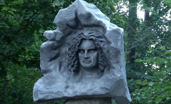 «Боже, врятуй цю країну від несмаку». Українці критикують пам’ятник Кузьмі, який встановили в Коростишеві