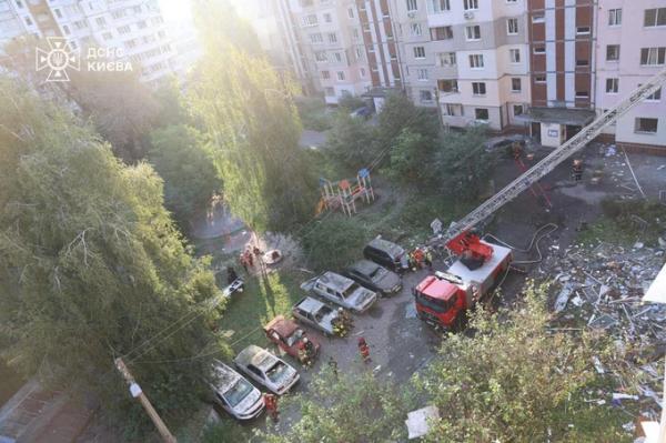 У Києві частково зруйновані чотири багатоповерхівки внаслідок російської атаки: є загиблі та постраждалі