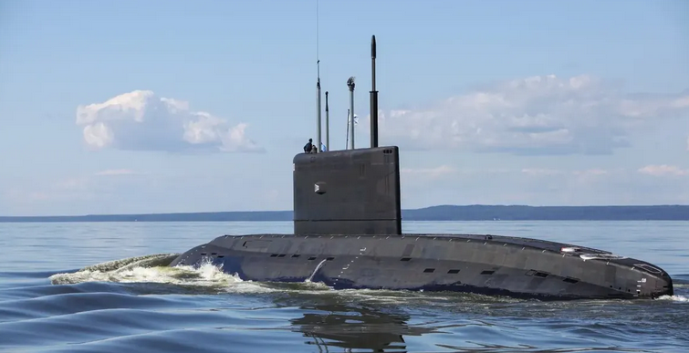 Підводний човен «Новоросійськ» РФ у небезпеці: ризик вибуху та прихована катастрофа