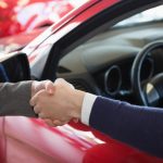 Біля кожного нового автомобіля повинна бути етикетка з інформацією про офіційні витрати палива та рівень викидів вуглекислого газу.