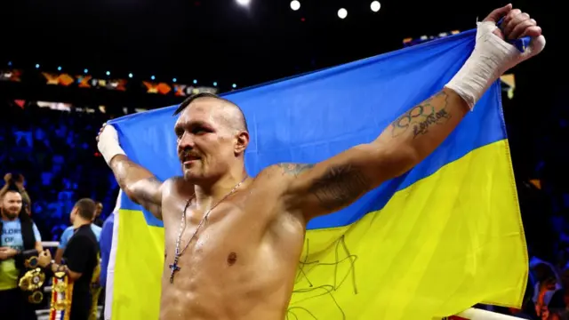 Рейтинг The Ring: Усик зберіг титул, Ф’юрі залишається в топі, Вордлі вражає перемогою Авторитетне боксерське видання The Ring оновило рейтинг боксерів у надважкій вазі, враховуючи останні результати поєдинків