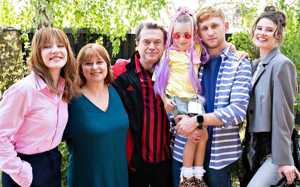 «Сім’я по неділях»: новий комедійний серіал про сімейні традиції вже 3 листопада на Novy.TV і «Новому каналі»