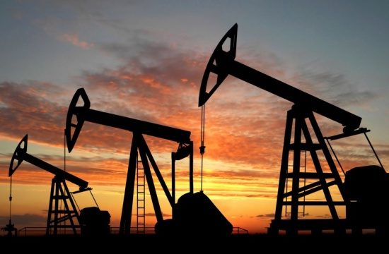 Трамп та енергетичні санкції: нові кроки проти російської нафти у світі Дональд Трамп продовжує активно тиснути на Індію та Китай, закликаючи країни скоротити закупівлі російської нафти