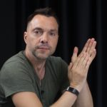 Колишній радник Офісу президента України Олексій Арестович знову опинився в центрі скандалу через свої висловлювання про війну