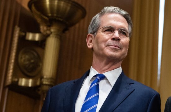 Міністр фінансів США Скотт Бессент різко прокоментував заяви російського чиновника про санкції Міністр фінансів США Скотт Бессент назвав Кирила Дмитрієва "російським пропагандистом", коментуючи його заяви про нібито відсутність шкоди для економіки Росії від останніх санкцій,