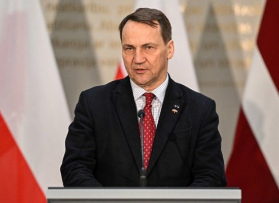 Міністр закордонних справ Польщі Радослав Сікорський закликав країни Європи готуватися до довгострокової підтримки України щонайменше протягом трьох років