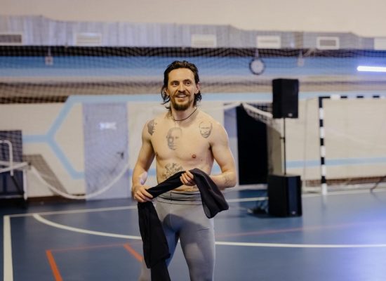 Президент Володимир Зеленський підписав указ про позбавлення українського громадянства низки осіб, які мають паспорти держави-агресора.