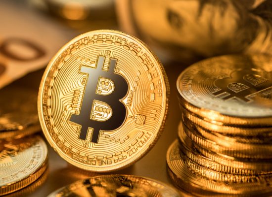 Bitcoin, найбільша у світі криптовалюта за ринковою капіталізацією, у неділю оновив свій рекорд і зріс майже на 2,7%, досягнувши $125 245,57
