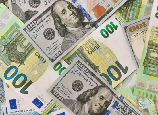 Національний банк України оприлюднив офіційний курс валют на вихідні дні — суботу, 4 жовтня, та неділю, 5 жовтня