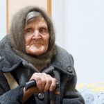 У віці 98 років померла Лідія Степанівна — жінка, яка у 2024 році здійснила неймовірний вчинок, вийшовши пішки з селища Очеретине