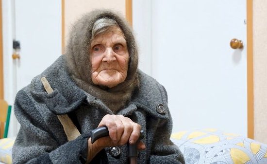 У віці 98 років померла Лідія Степанівна — жінка, яка у 2024 році здійснила неймовірний вчинок, вийшовши пішки з селища Очеретине