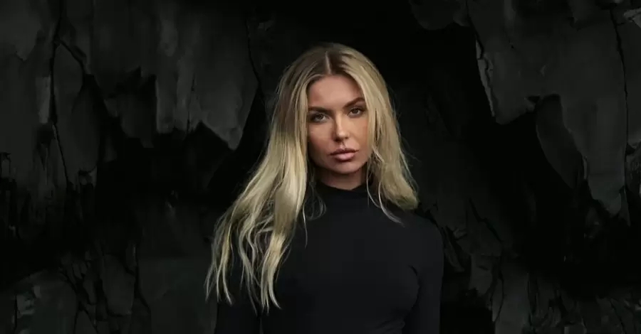 Старі світлини Єви Коршик на тлі прапора «ЛНР» спричинили хвилю критики Блогерка Єва Коршик під обстрілом критики через фото на тлі прапора «ЛНР»