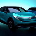Компанія Nissan офіційно представила нове покоління електромобіля Leaf на ринку Японії.
