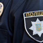 У Дарницькому районі Києва правоохоронці притягнули до відповідальності чоловіка, який погрожував музиканту у кріслі колісному