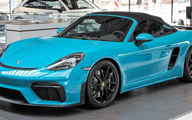 Porsche у кризі: прибуток впав на 99%, компанія зупиняє виробництво Boxster, Cayman і Macan Porsche оголосила, що три популярні моделі — 718 Boxster, 718 Cayman і поточний бензиновий Macan — незабаром зійдуть зі сцени