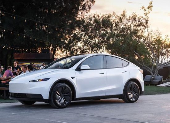 Американська компанія Tesla представила свою найдоступнішу модель електромобіля на сьогодні – Model 3 Standard