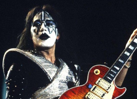 Пішов з життя один із засновників культового рок-гурту Kiss — Пол Деніел Фрейлі, відомий під псевдонімом Ейс Фрейлі