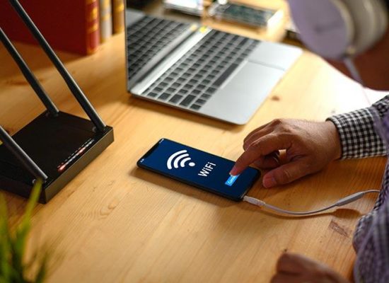 Буває, що ноутбук, телефон або планшет не ловить Wi-Fi у певних куточках будинку. Такі місця називають "мертвими зонами", де сигнал слабкий або зовсім зникає