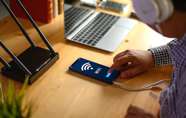 Буває, що ноутбук, телефон або планшет не ловить Wi-Fi у певних куточках будинку. Такі місця називають "мертвими зонами", де сигнал слабкий або зовсім зникає