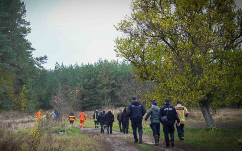 Макарівщина: літній чоловік не повернувся з лісу, рятувальники продовжують пошуки У лісі поблизу села Юрів Макарівської громади вже кілька днів тривають масштабні пошуки літнього чоловіка, який зник під час «тихого полювання»