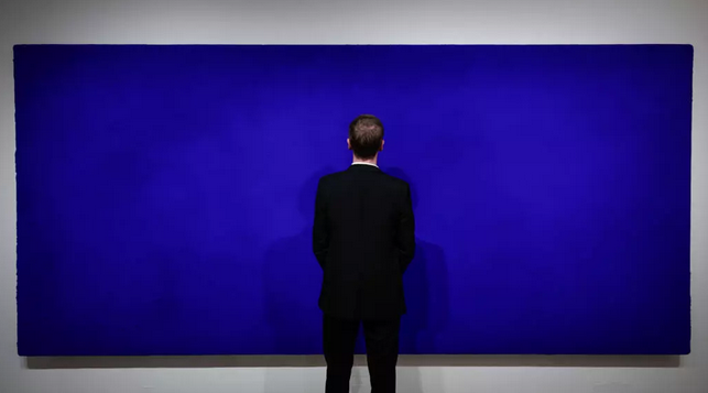 Картина Іва Кляйна “California (IKB 71)” продана на аукціоні Christie’s у Парижі за 18,4 млн євро У Парижі на престижному аукціоні Christie's картина французького художника Іва Кляйна під назвою California (IKB 71) була продана за 18,4 мільйона євро