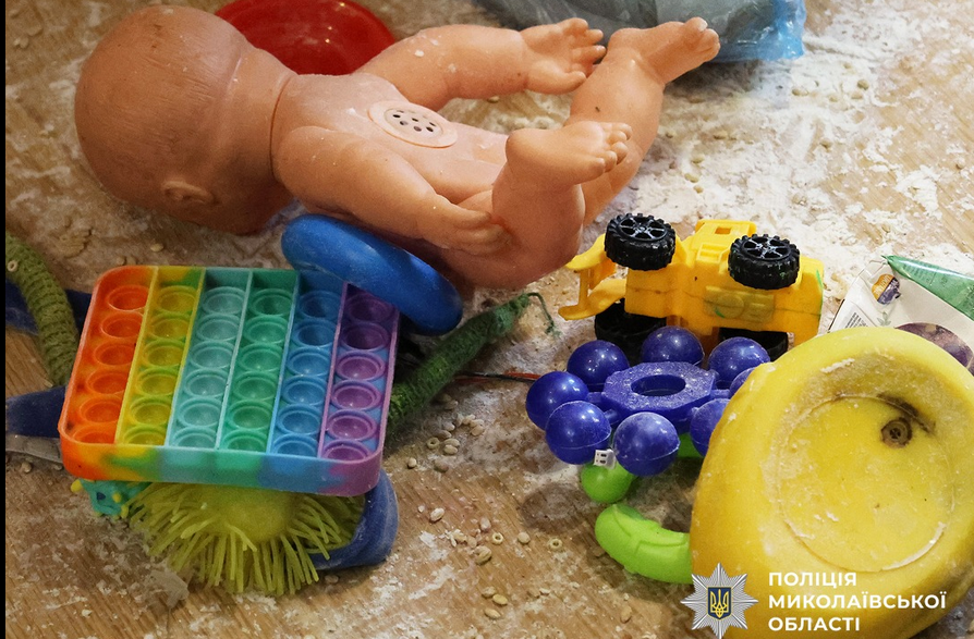Жахлива трагедія у Миколаєві: двоє дітей померли після залишення їх самих удома У Миколаєві правоохоронці розслідують загибель двох малолітніх дітей — хлопчика 4 років та дівчинки 3 років