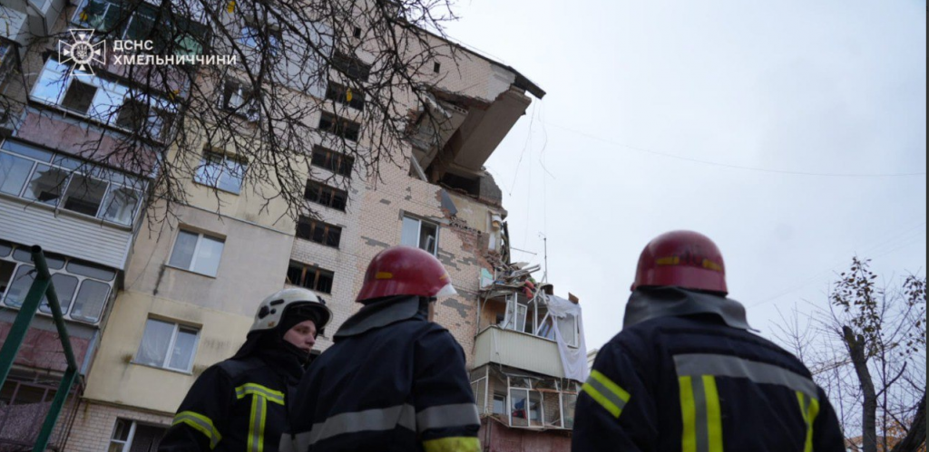 Хмельницький вибух: з-під руїн дістали тіла двох мешканців зруйнованого будинку У Хмельницькому рятувальники дістали з-під завалів будинку, зруйнованого вибухом газу, тіла двох загиблих
