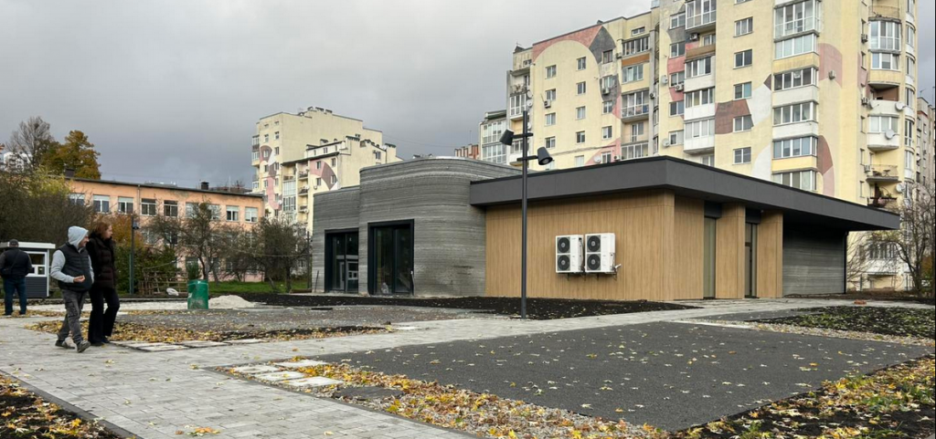 Першу в Україні 3D-школу у Львові готують до відкриття У Львові цьогоріч відкриють нову школу на вул. Варшавській, зведену за технологією 3D-друку