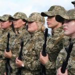 . У Збройних Силах України служить близько 70 тисяч жінок, з яких приблизно 5,5 тисячі перебувають безпосередньо на передовій