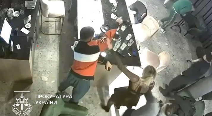 Київська міська прокуратура повідомила про підозру 30-річному мешканцю столиці, який під час конфлікту через дівчину відкрив стрілянину