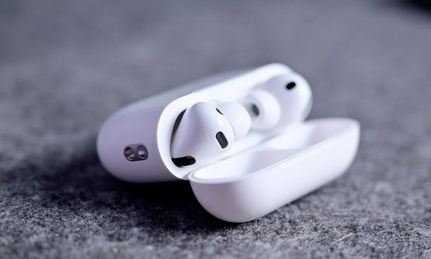 Apple розпочала розробку нової версії AirPods Pro після виходу моделі Pro 3. Очікується новий аудіочип H3, інфрачервона камера та поліпшена якість звуку.