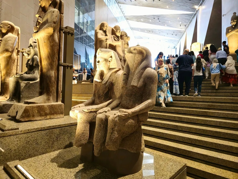 Das Giza-Museum, dessen Bau über 20 Jahre dauerte, öffnet seine Pforten für Touristen.