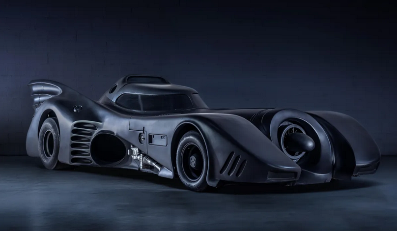 „Fast and Furious“, „Taxi“, „Batman“ – legendäre Filmautos werden in der Movie Cars Collection in Paris versteigert.