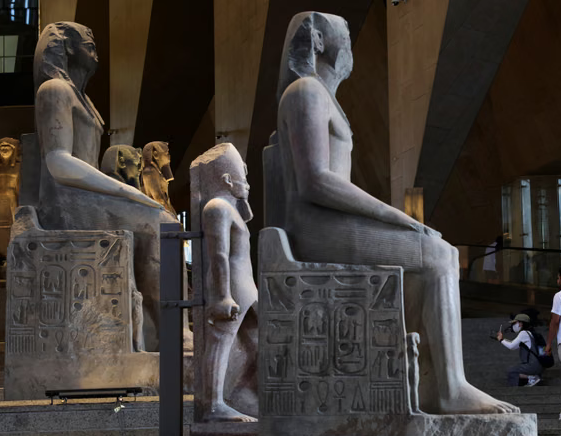 Das Giza-Museum, dessen Bau über 20 Jahre dauerte, öffnet seine Pforten für Touristen.
